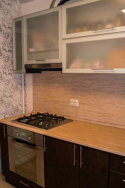 Мебель для кухни с комбинированным фасадом алюминий + пленка 1