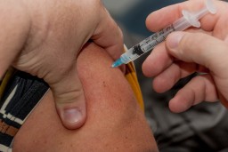 Более 500 человек в Саратове сделали прививку от Covid-19